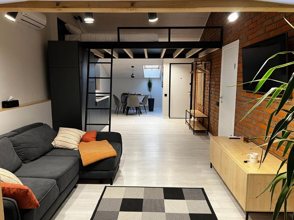 Appartement «Гори́Ще На Площі Польський Ринок» à Kamianets-Podilsky Extérieur photo