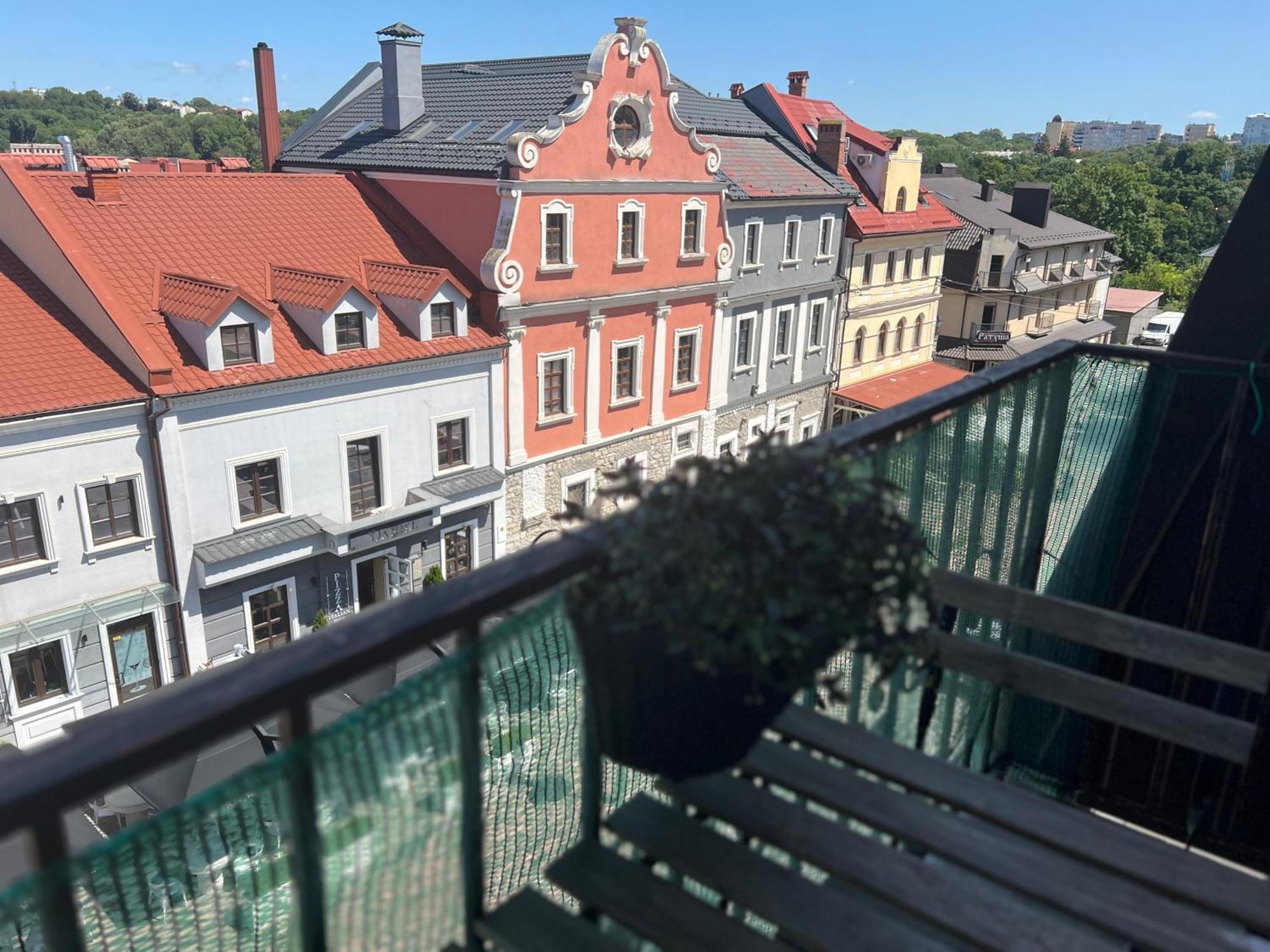 Appartement «Гори́Ще На Площі Польський Ринок» à Kamianets-Podilsky Extérieur photo